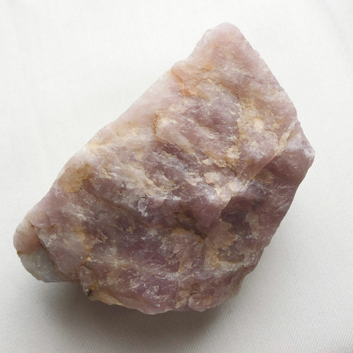 سنگ رزکوارتز طبیعی خوش رنگ 293 گرم