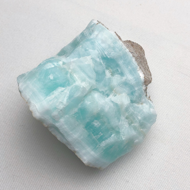 اراگونیت ابی