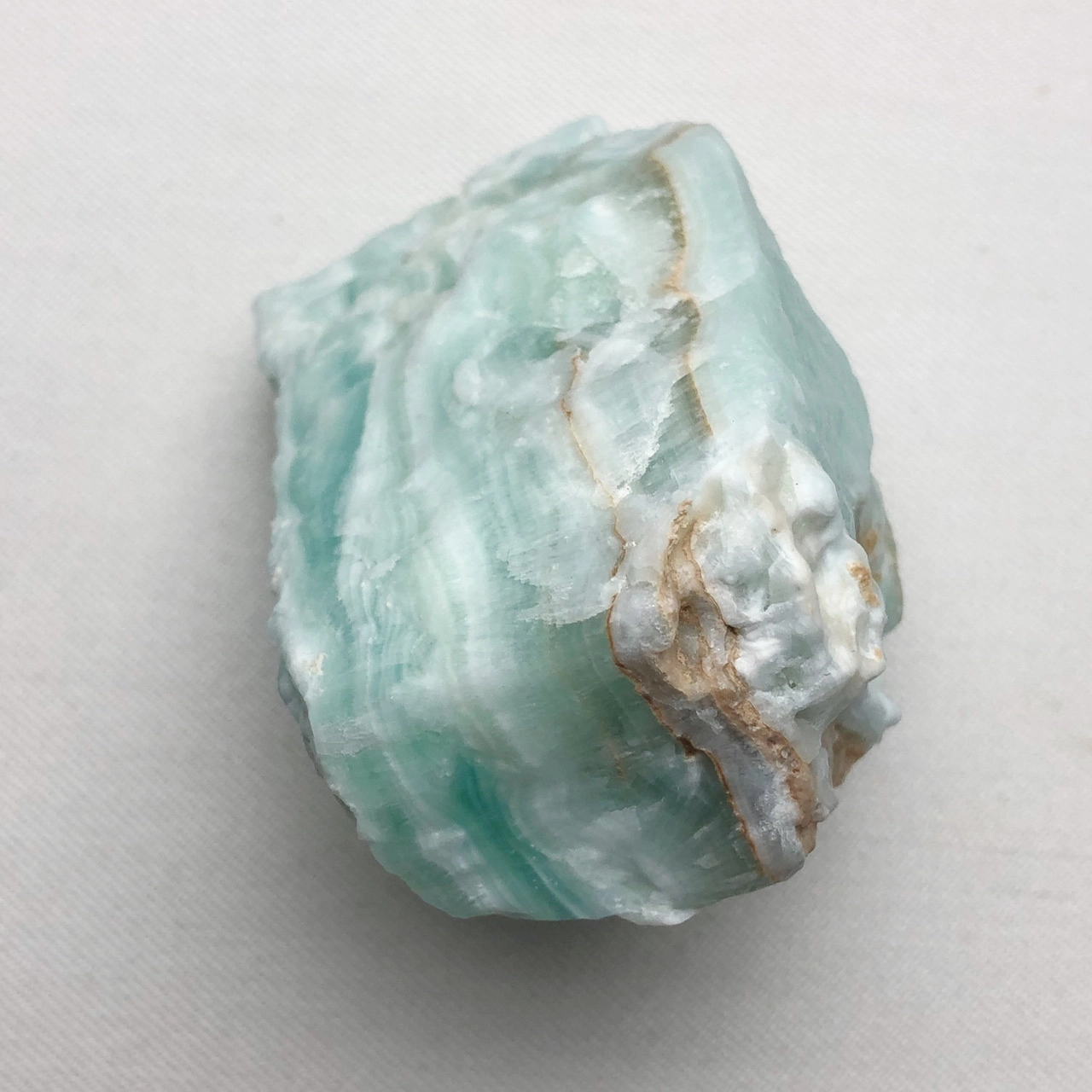 اراگونیت ابی