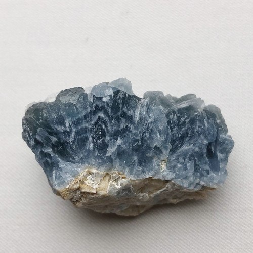 سنگ سلستین ابی کلکسیونی رنگ ابی طبیعی 71 گرم