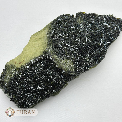 سنگ راف اپیدوت سایز بزرگ کلکسیونی طبیعی 1492 گرم