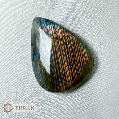 نگین سنگ لابرادوریت طبیعی با لابرادورنسی زیاد 7.9 گرم