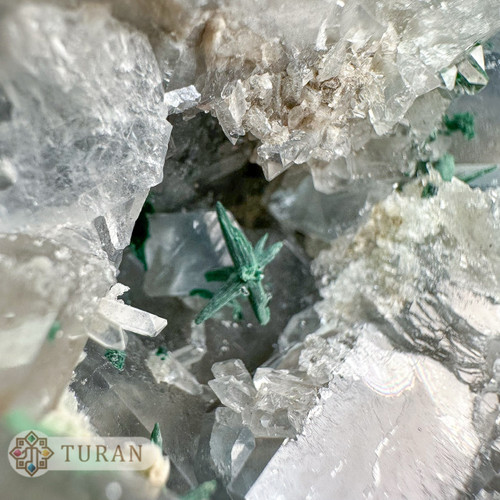 سنگ راف سلستین بلوری با رشد مالاکیت خاص 972 گرم