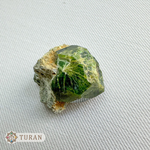 بلور گارنت راف دمانتوئید طبیعی کلکسیونی 9 گرم