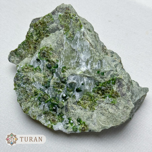 سنگ راف گارنت دمانتوئید طبیعی و کلکسیونی