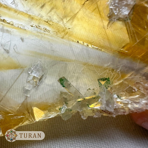 سنگ راف ژیپس طلایی با همرشدی سلستین و مالاکیت کلکسیونی 82 گرم
