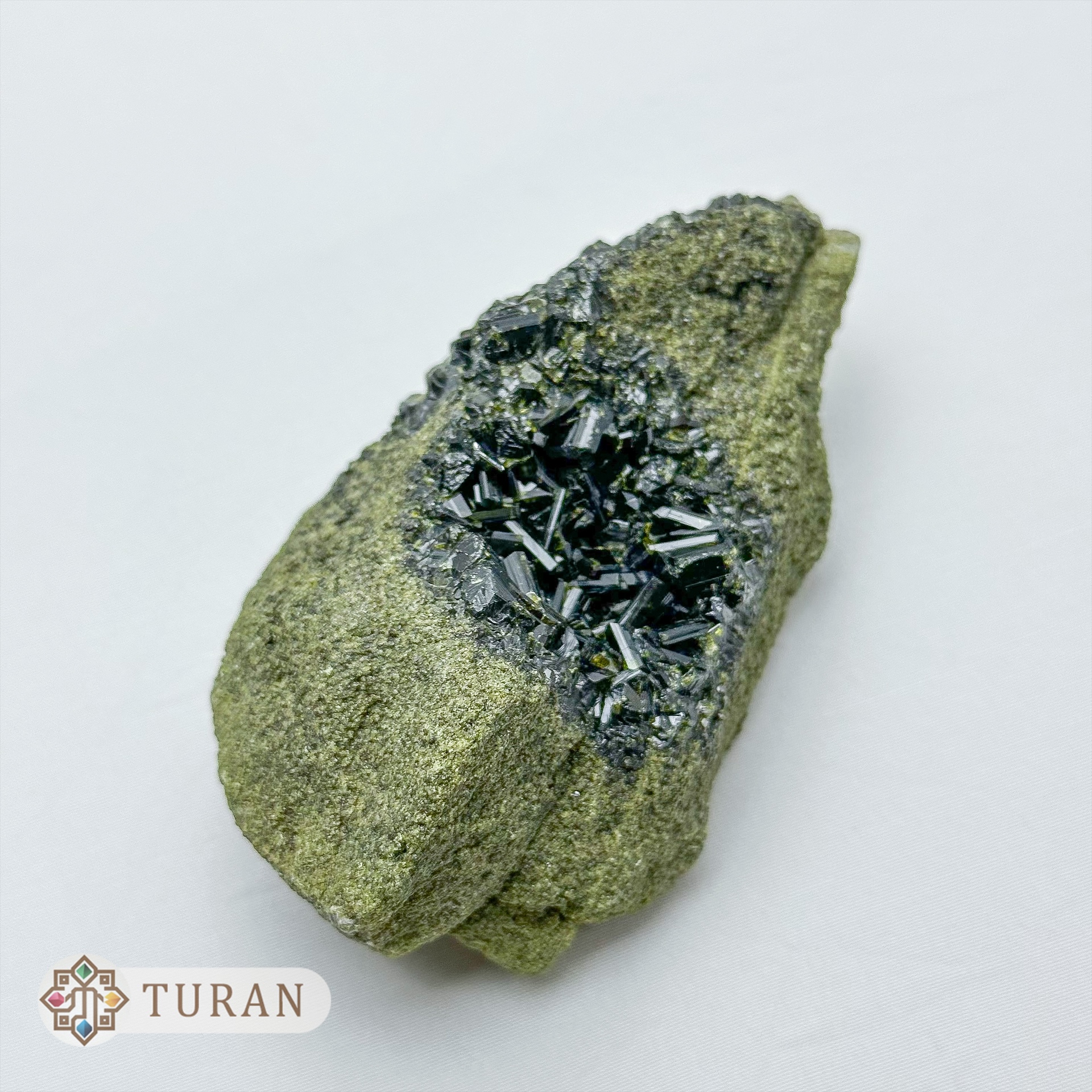 سنگ راف اپیدوت طبیعی 200 گرم