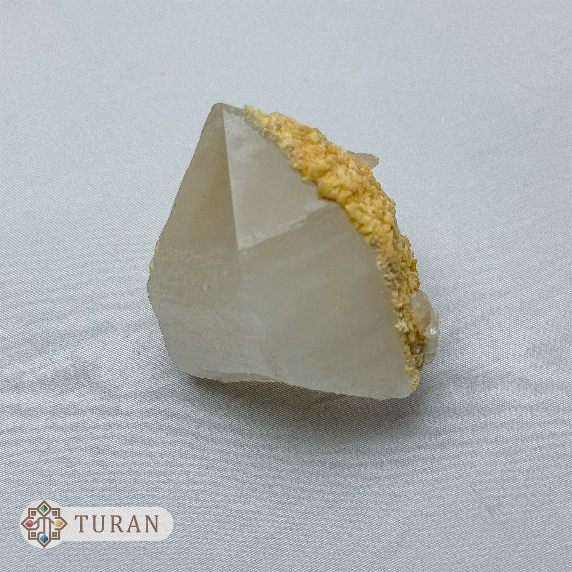 بلور کوارتز طبیعی با همرشدی دولومیت 81 گرم