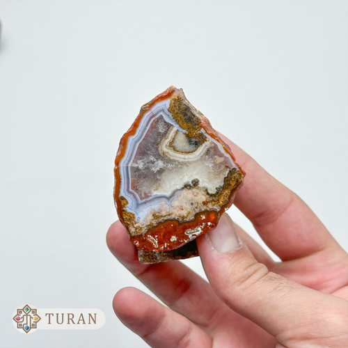 نیم توپی عقیق سلیمانی با مرکزیت ژئود برروی پایه 94 گرم