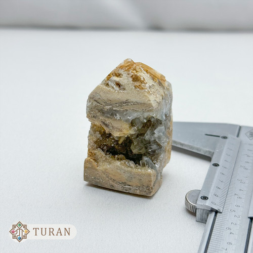منشور سلستین تراش خورده طبیعی 73 گرم