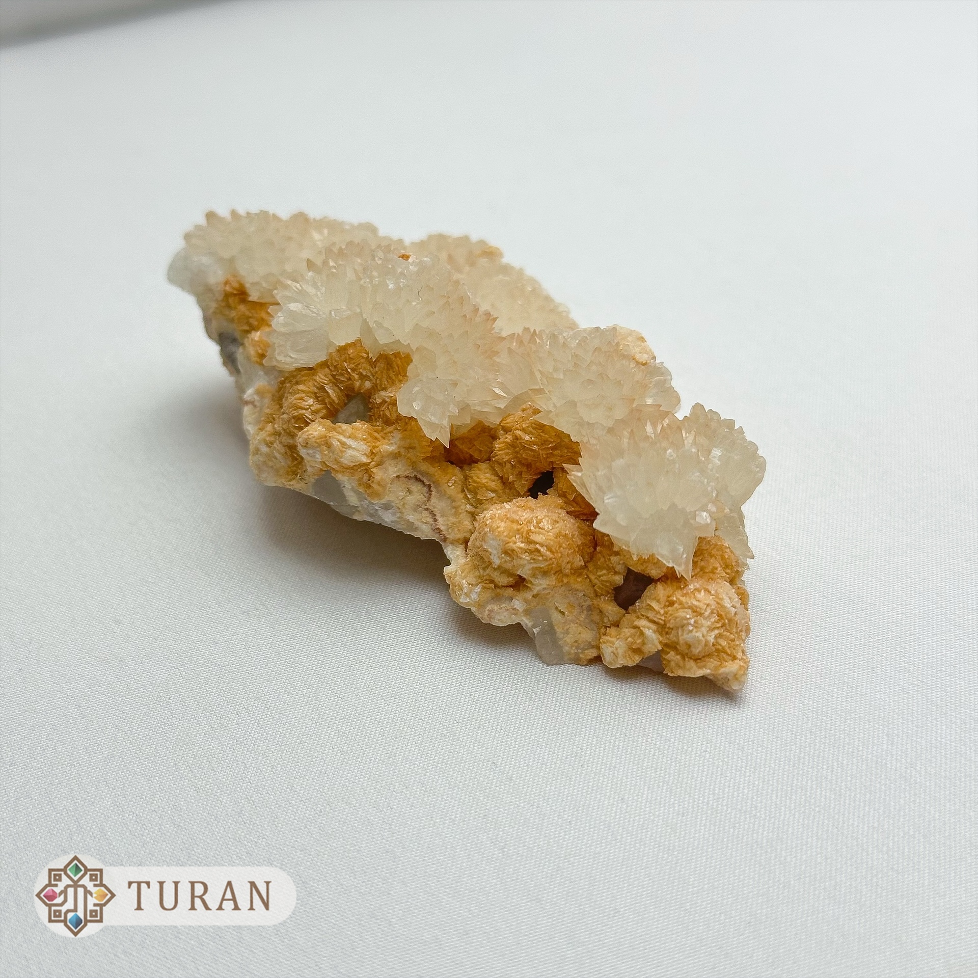 سنگ کلاستر کلسیت بر روی دولومیت طبیعی و کلکسیونی 83 گرم
