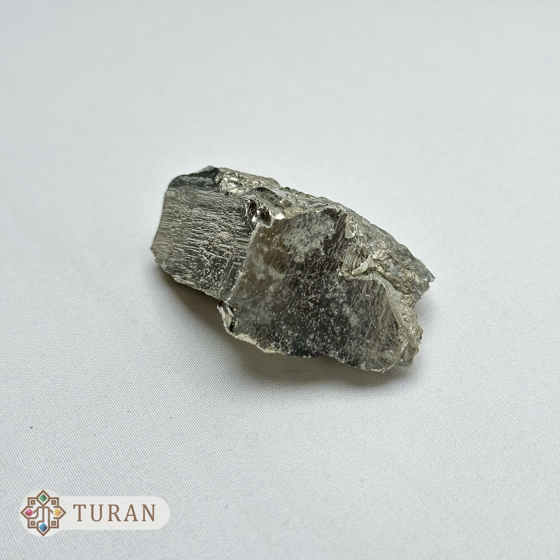 کانی پیریت آینه ای طلایی طبیعی و کلکسیونی 90 گرم