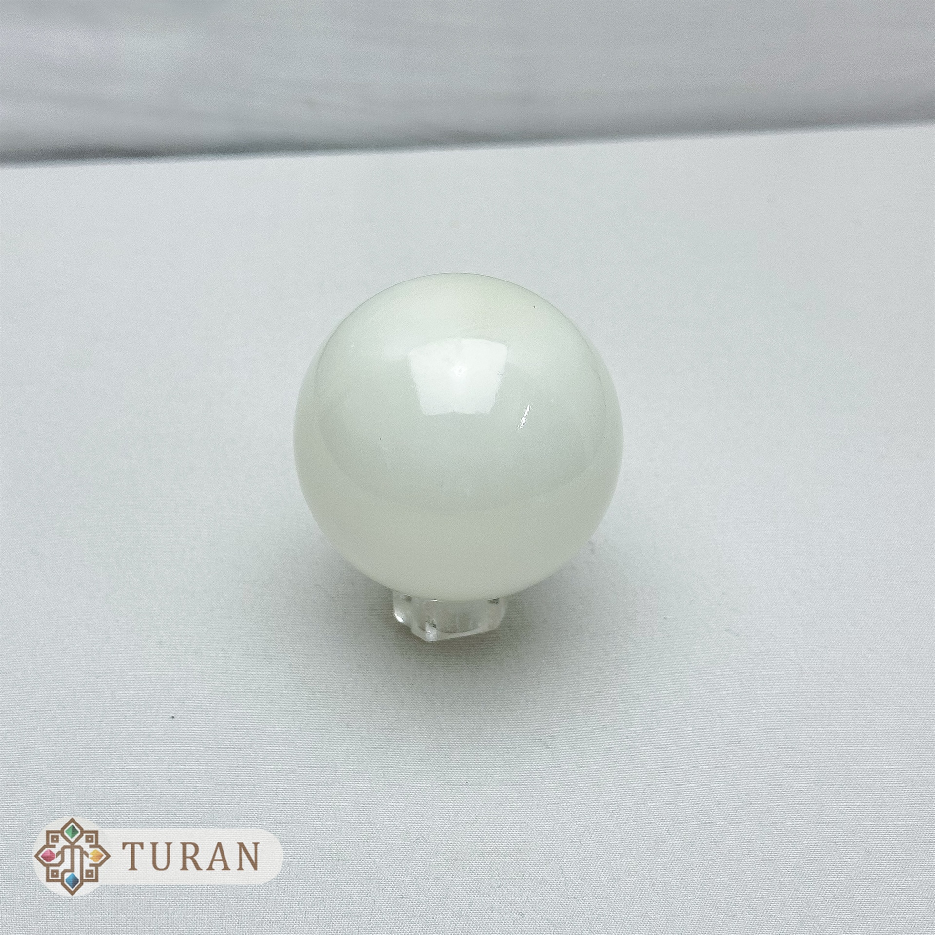 گوی سنگ مرمر سفید طبیعی قطر 5 سانتی متر با پایه 195 گرم