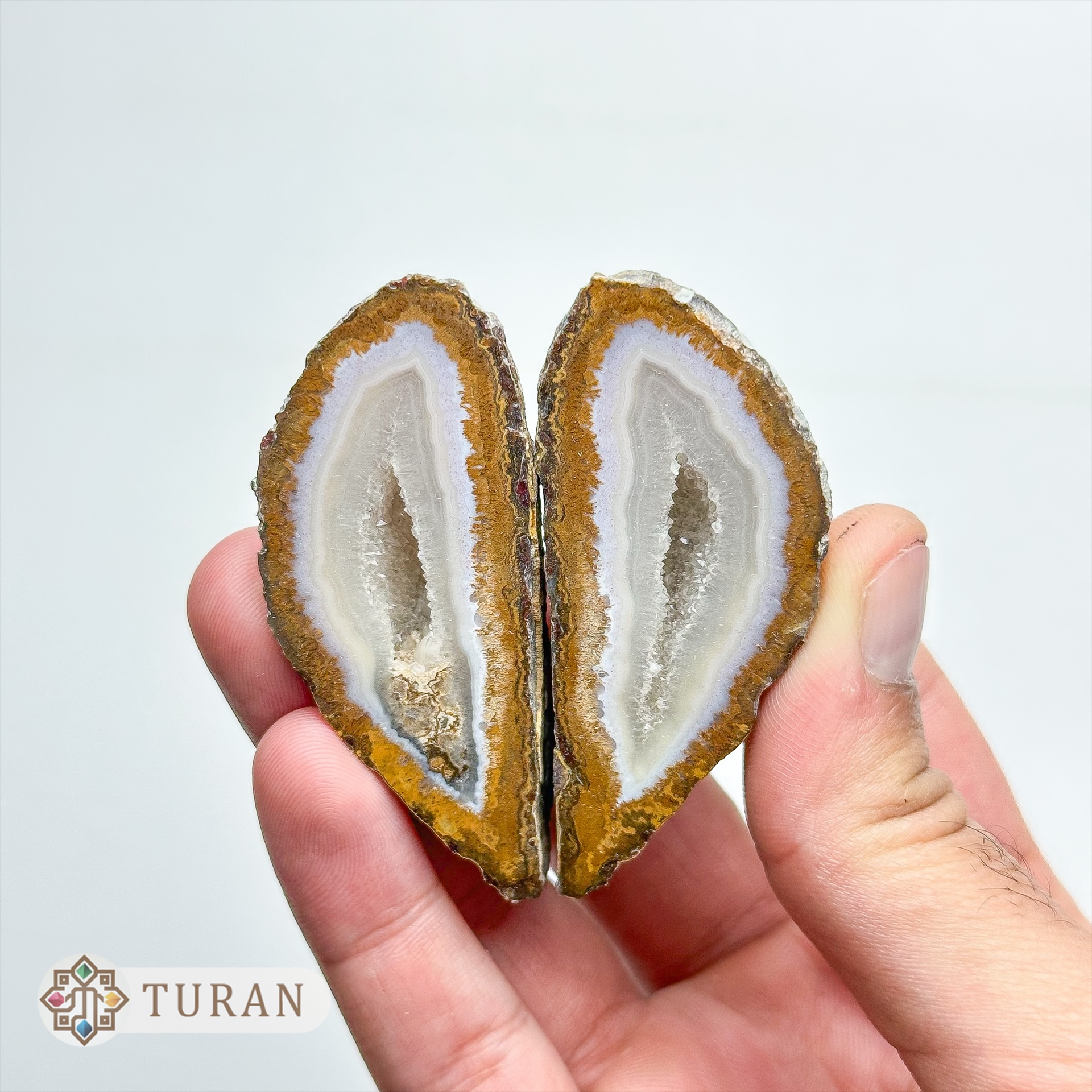 سنگ توپی عقیق سلیمانی به همراه ژئود کوارتز کلکسیونی 91 گرم